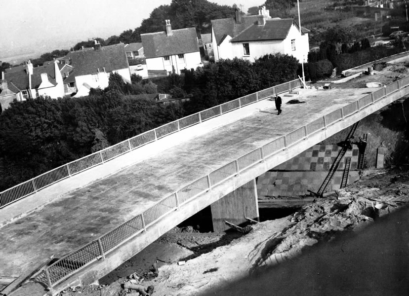 Construction-of-the-Harrow-Bridge-over-the-A21.jpg